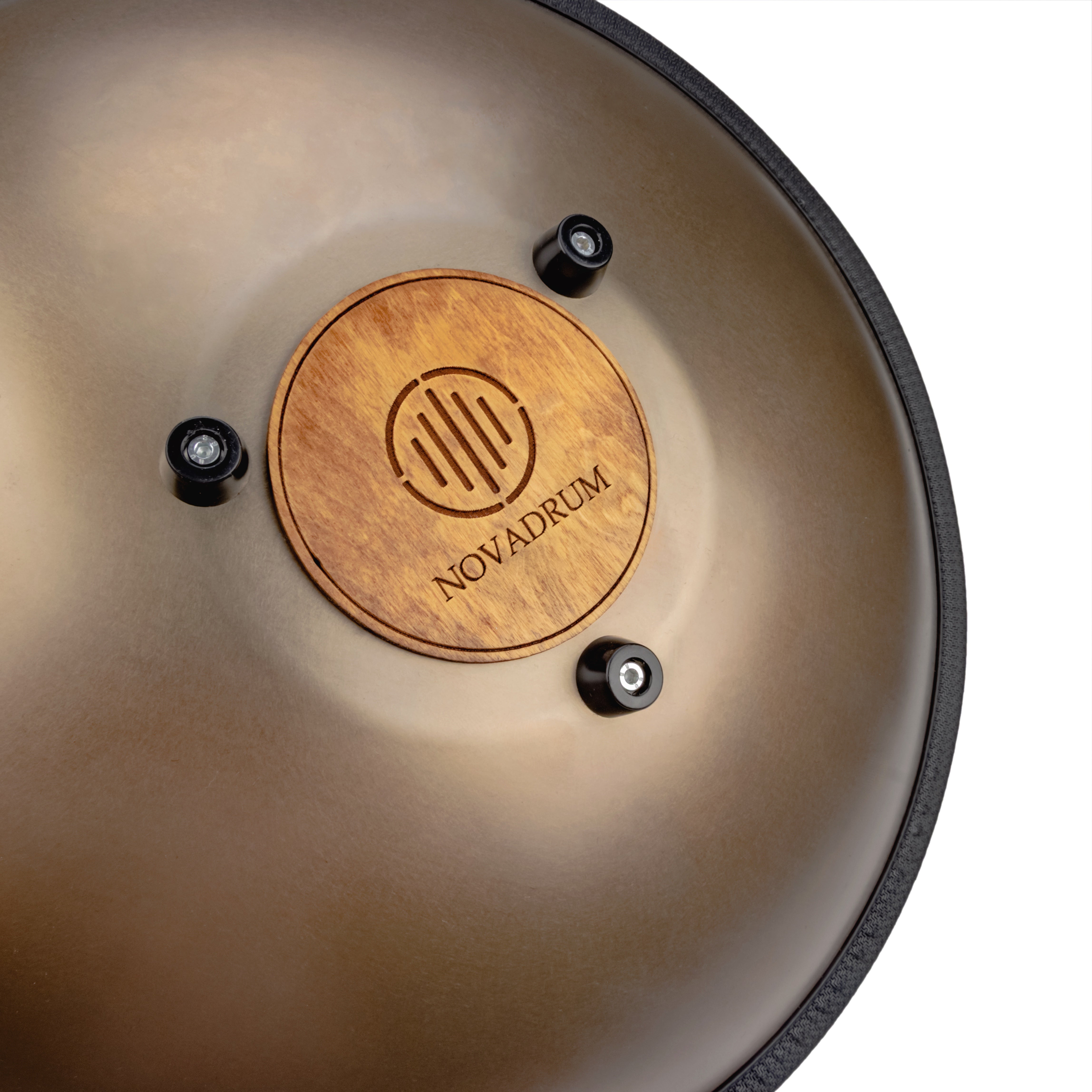 Close-up back view of Novadrum 38 steel tongue drum in stainless steel, focusing on the wooden cover with engraved ‘NovaDrum’ branding, rubber feet, and black rope rim.