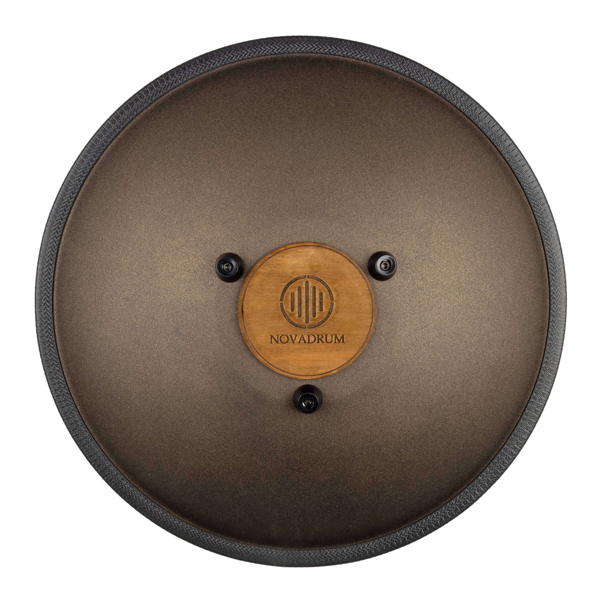 Back view of Novadrum 38 steel tongue drum in bronze matte, showing a wooden cover with engraved ‘NovaDrum’ branding, rubber feet, and black rope rim.